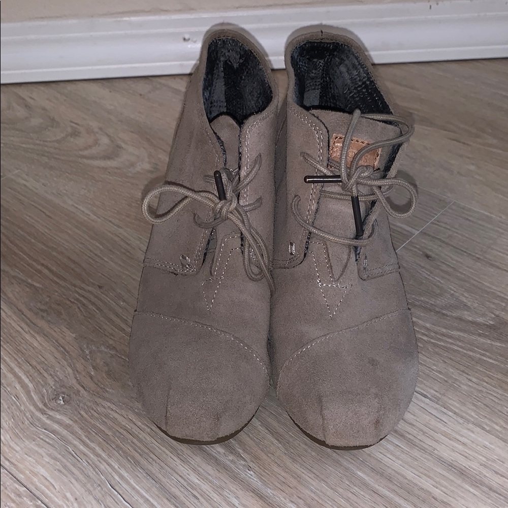 TOMS Women’s Kala Suede Desert Wedge Bootie Tan Beige Taupe Lace Up Ankle